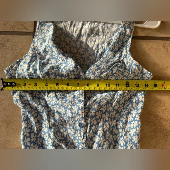 Reformation Blue and White Floral Blouse - Picture 5 of 7